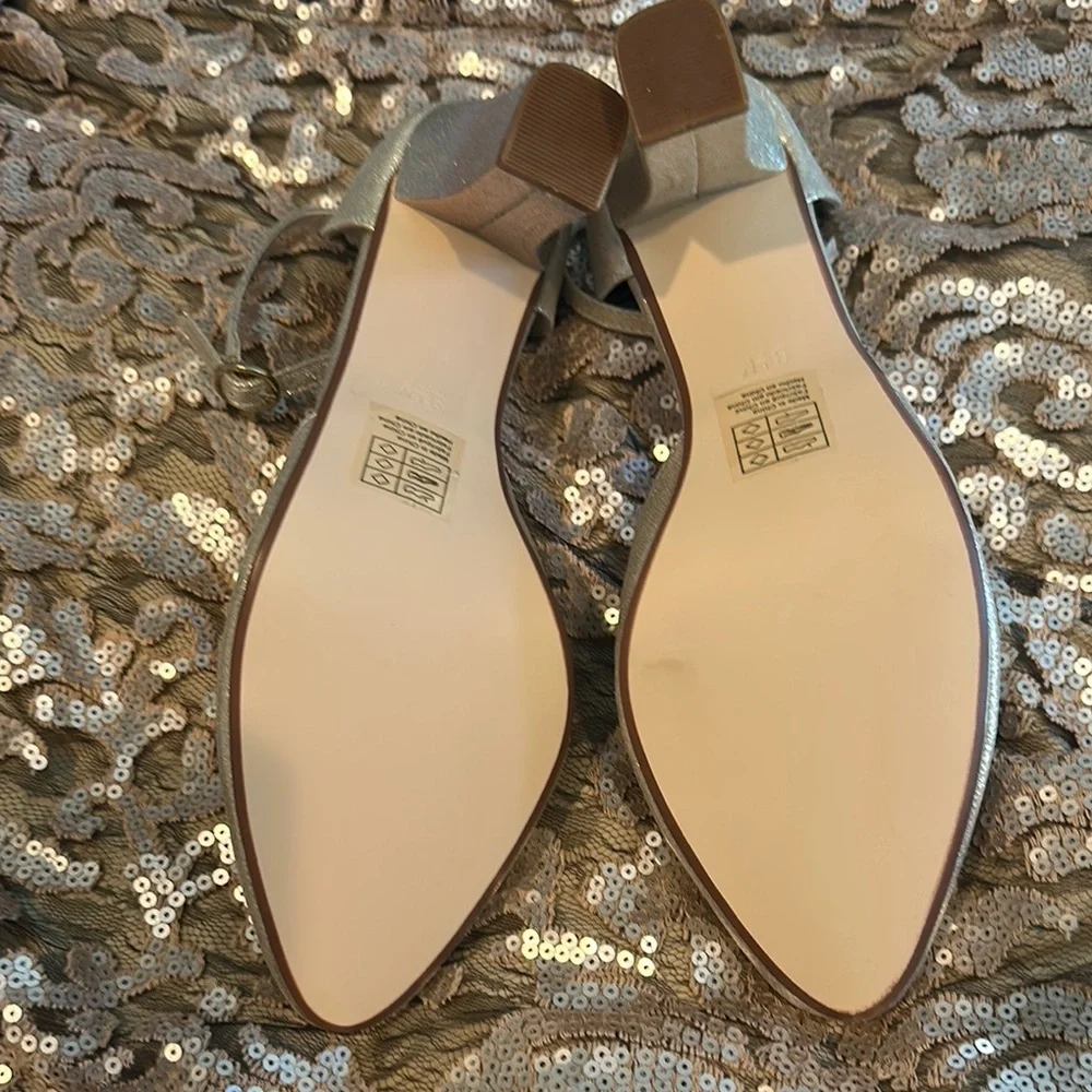 Benjamin Walk Gold Heels Elegant Shimmery Design - Picture 5 of 7